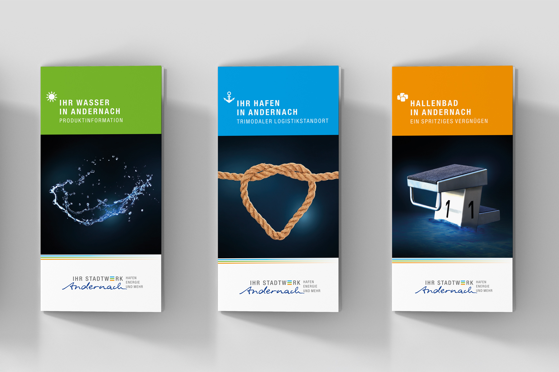 Drei Broschüren über Wasser-, Hafen- und Hallenbaddienste in Andernach, Deutschland.